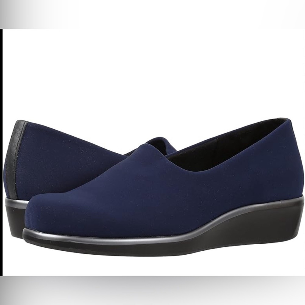 NWOT SAS Women’s Bliss Navy Blue Slip on Comfort Shoe Size 8 N.